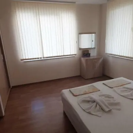Apartamenti Sotirovi アパート